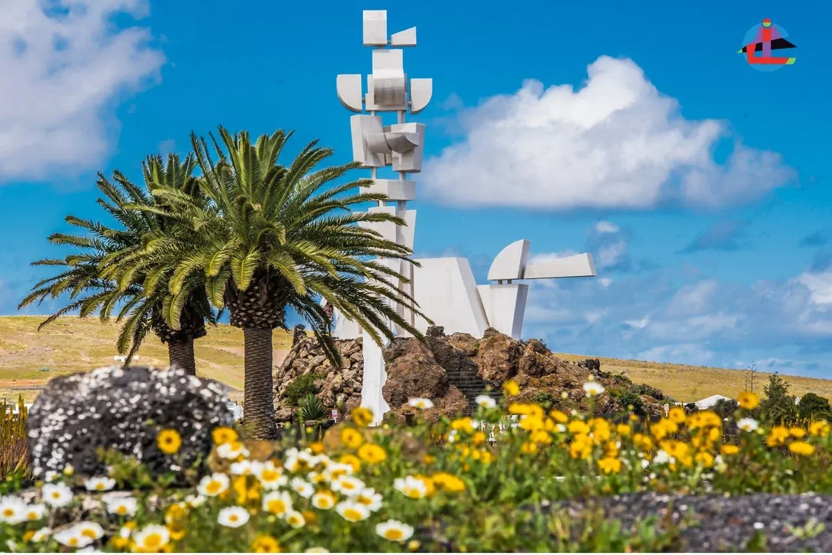 Monumento al Campesino: Why does Monumento al Campesino look like this?
