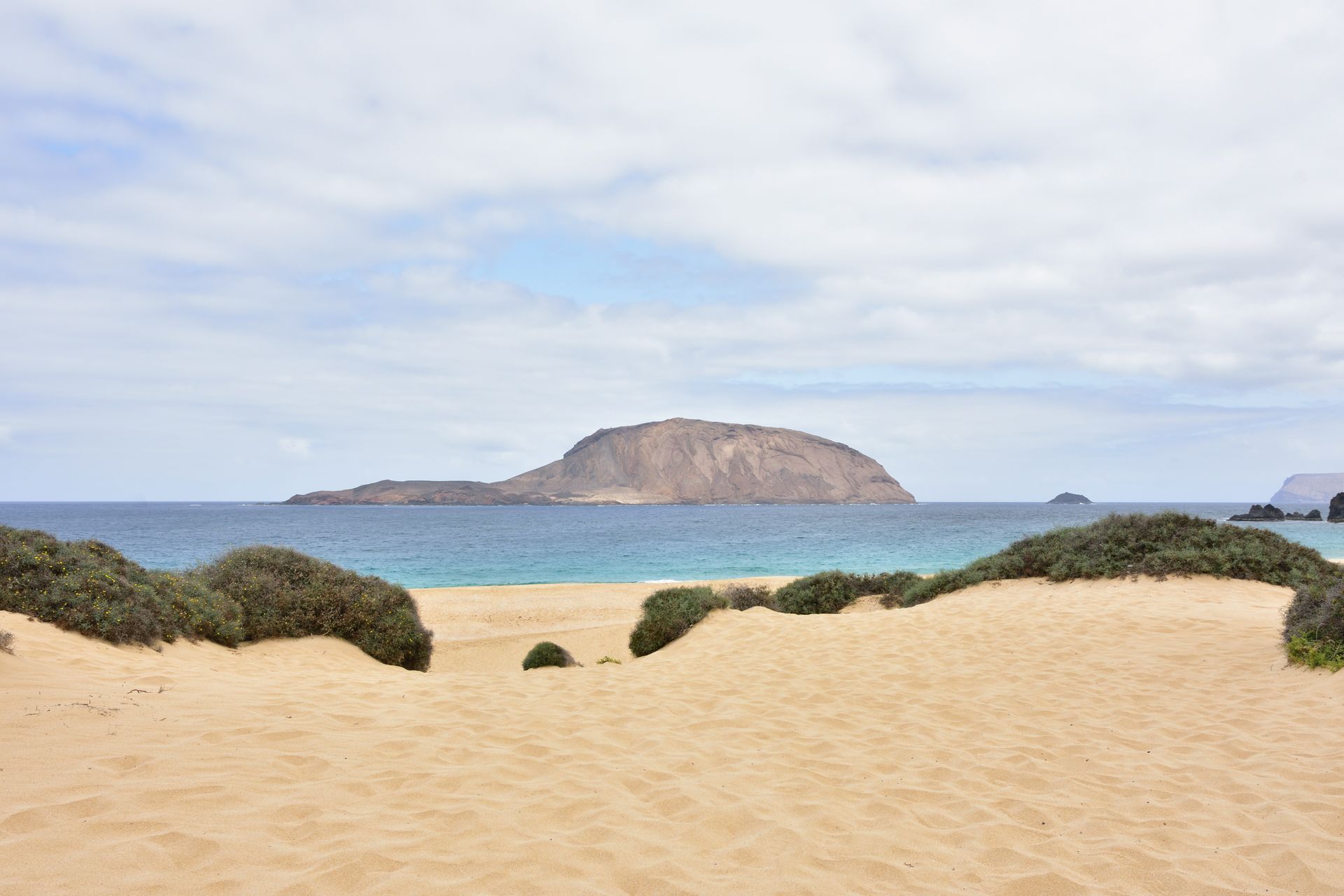 How to Visit La Graciosa from Lanzarote: Ferry, Beaches and First-Time Tip